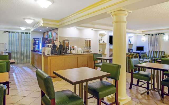 La Quinta Inn by Wyndham Victoria