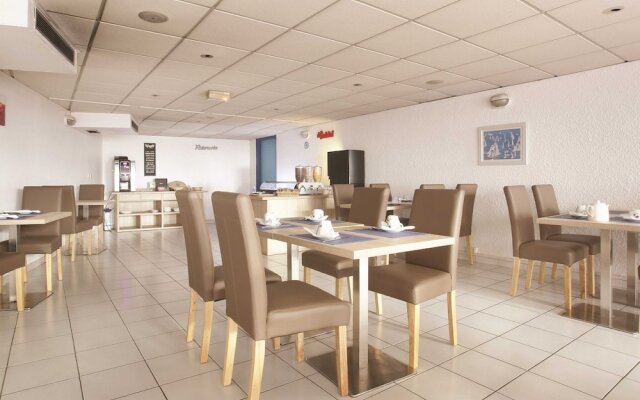 24m At 200m From Beach Residence With Pool