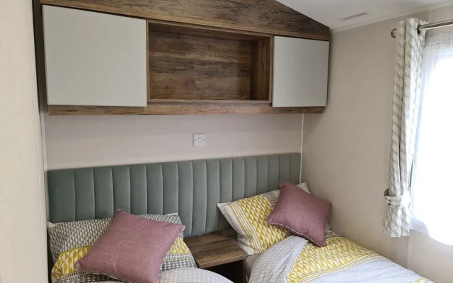 Stunning 2-bed 6 Berth Holiday Lodge Dorset