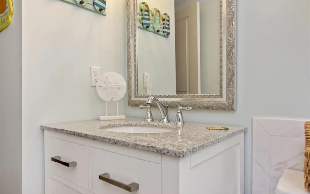 Shoreline Towers 1073