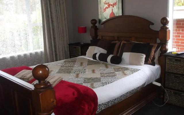 Elizabeth Court B & B