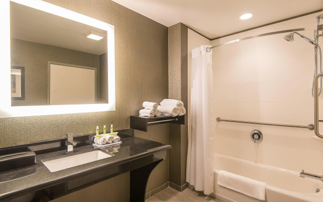 Holiday Inn Express & Suites Norwood-Boston Area by IHG