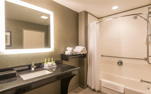 Holiday Inn Express & Suites Norwood-Boston Area, an IHG Hotel