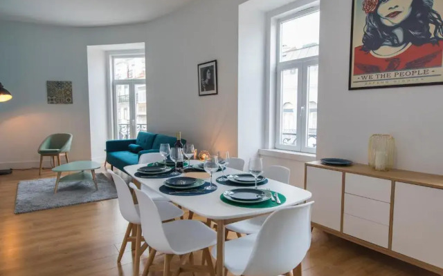 Lovelystay - Bright And Spacious Flat in Graça