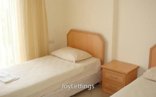 Villa LG12 by JoyLettings