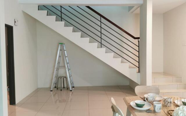 12 Pax New Private Semi-D Green Park Ipoh Homestay