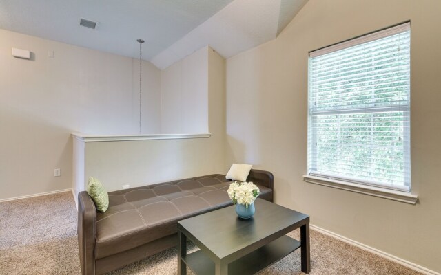 Pet-friendly Pearland Home ~ 21 Mi to Houston!