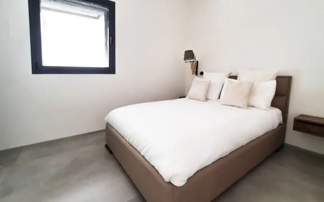 Exclusive 3BDR Near Rothschild TL40