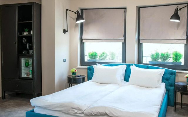 Reverence Hotel