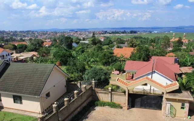 Lake Victoria Masionettes