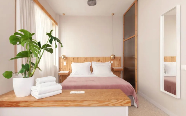 The Marble Suites, PLAKA