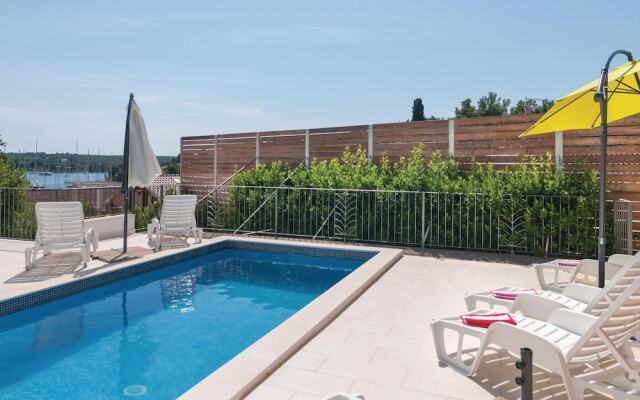 Beautiful Home in Milna With Wifi and 4 Bedrooms