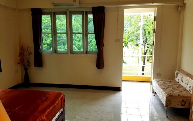 Family Resort Khao Yai (Pet-friendly hotel)