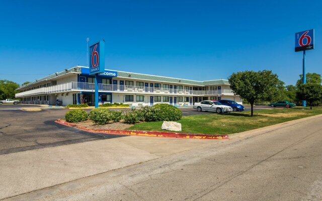 Motel 6 Bellmead, TX - Waco