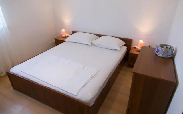 Apartments Ivica - 150m from sea