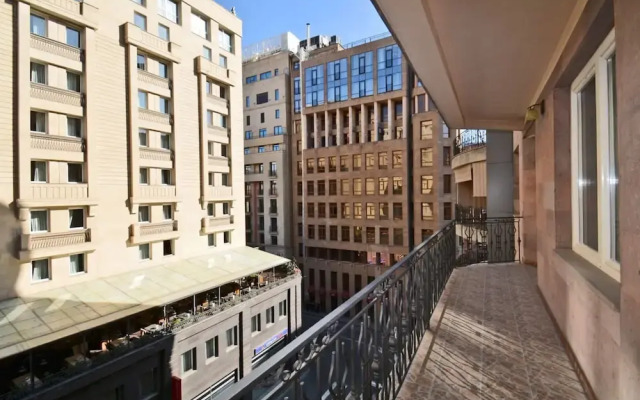 North Ave. Apartments by Luxe Group HH55