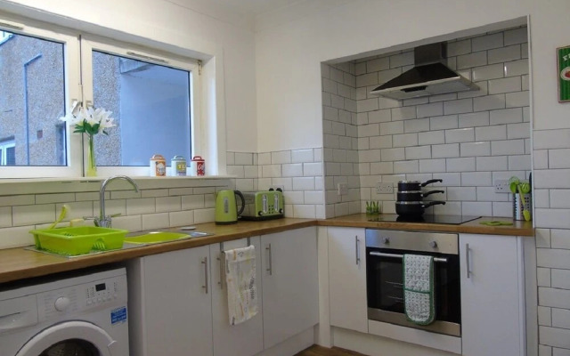 Snug - Faodail Apartment