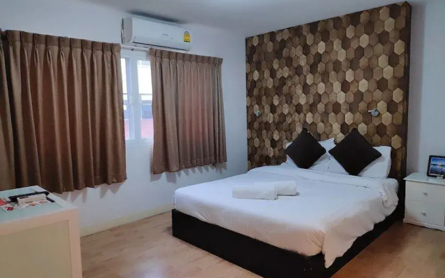 Tim Place - BTS Phra Khanong