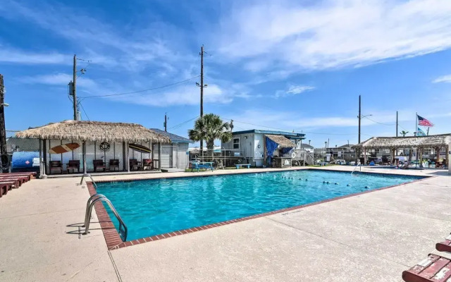 Walk to Beach: Family-friendly Galveston Home!
