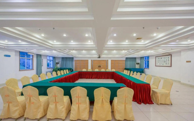 Huguang Holiday Hotel