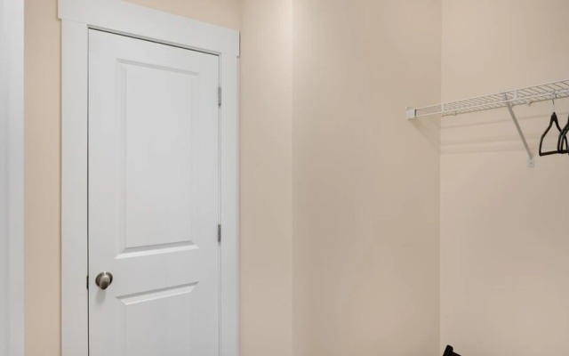 2 bedroom, Pat Garrett Street