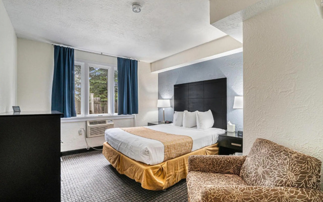 Travelodge by Wyndham Traverse City MI