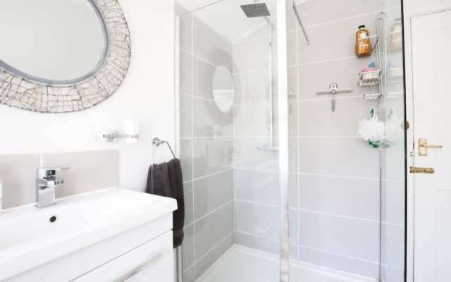 Modern, Chic 2BR Townhouse in Central Oxford