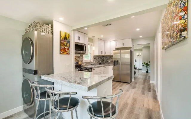 Des Plaines Vacation Rental w/ Spacious Backyard!