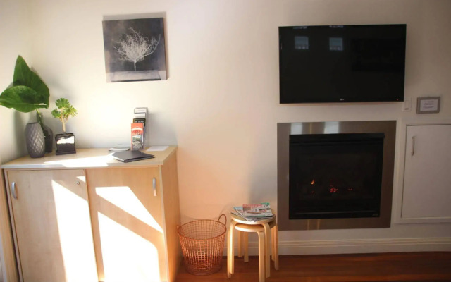 Healesville House - Magnolia House