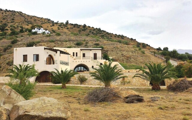 Awesome Home in Plativola Ag.g.rethym With 4 Bedrooms, Wifi and Outdoor Swimming Pool