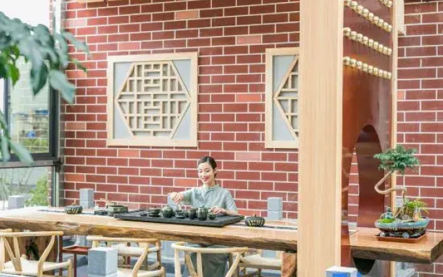 Mengtu Hotel, No.1 West Street, Zhangjiajie (Tianmenshan Cableway Branch)