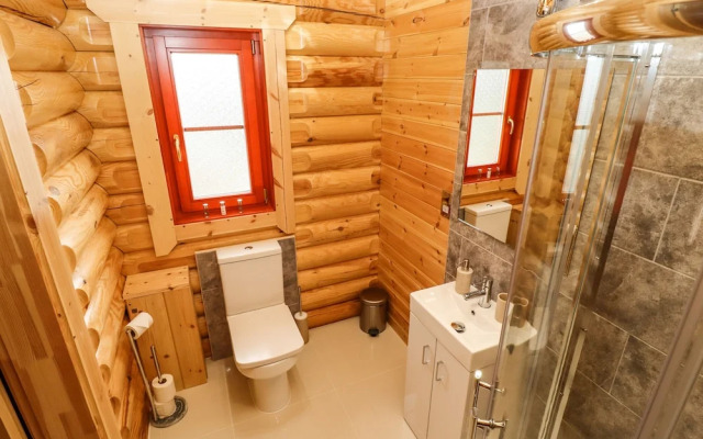 Oak Lodge