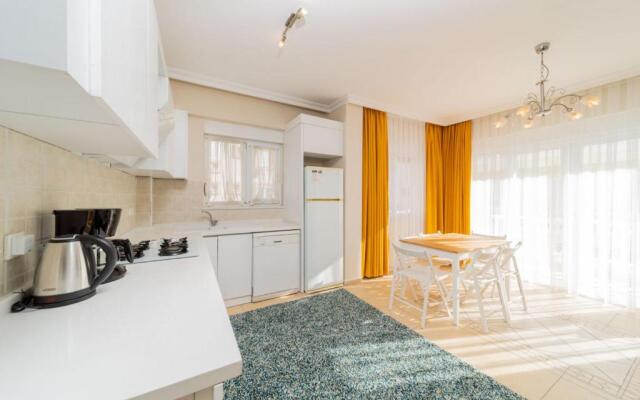 Flat With Balcony and Shared Pool in Belek