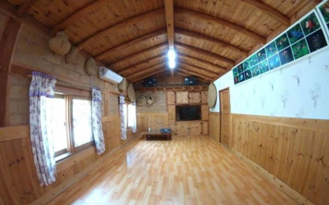 Gapyeong Dumesangol Pension
