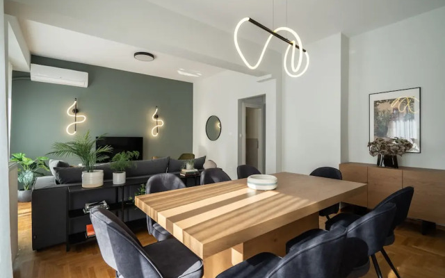 Deluxe 4 Bedrooms Apartment in Athens Center