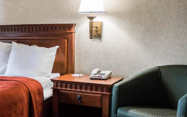 Econo Lodge Glens Falls / Lake George