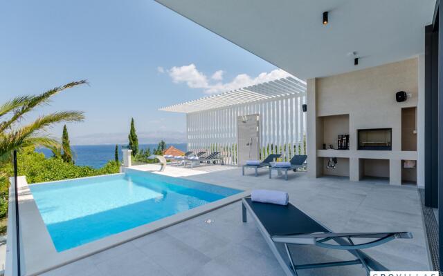 Pax in Sutivan with 3 bedrooms and 3 bathrooms