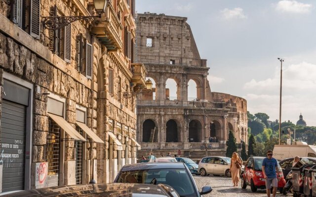 Martina al Colosseo