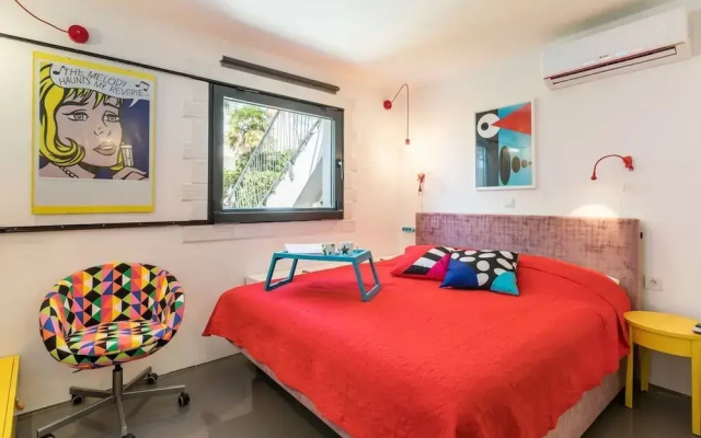 Boutique Triple House With Garden & Roof Terrace