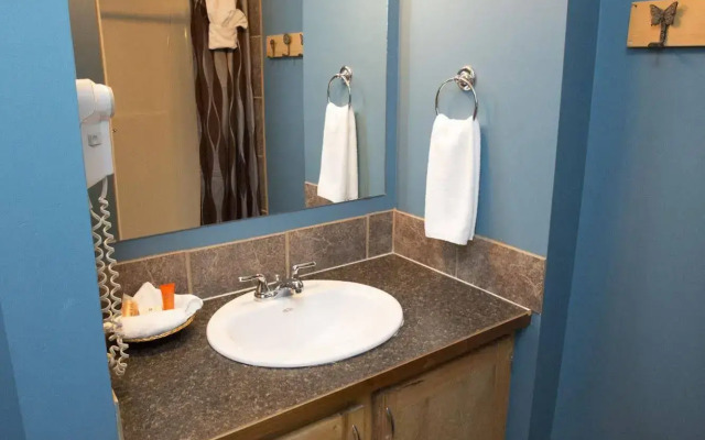 Pinnacles Suite Hotel
