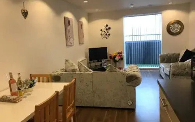 Executive 2 bedroom heart of BBC Media City