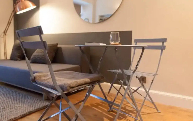 1 Bedroom Flat In Edinburghs New Town