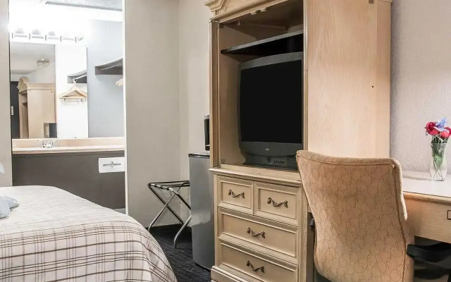 Rodeway Inn Metro Airport