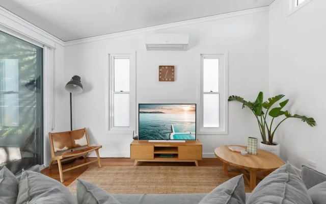 Relaxing 2-bed Home Close to Beaches and Parks