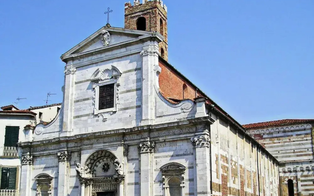 Apartment in Lucca Near Piazza Napoleone