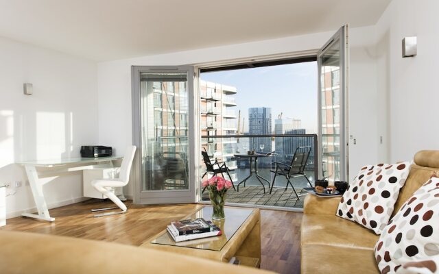 Modern 2BR Flat with Thames River View