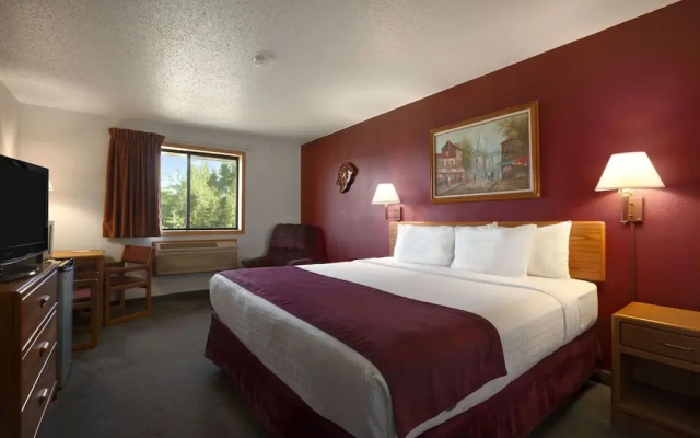 Super 8 Eveleth