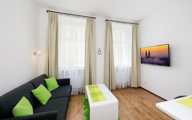 Letna luxury apartment