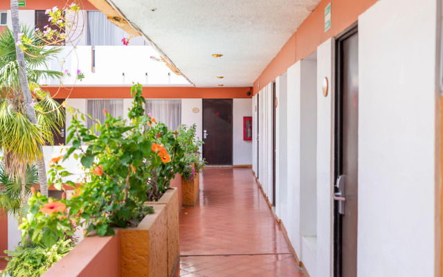 Azteca Inn