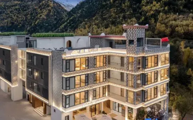 Walker Mountain Residence (Siguniang Mountain)